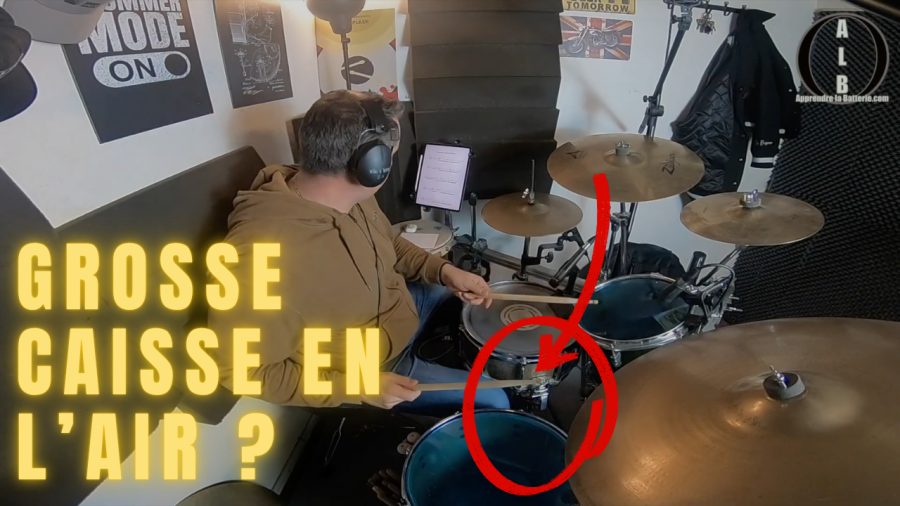 coordination batterie en sextolé avec grosse caisse en l’air sur un exercice de batterie