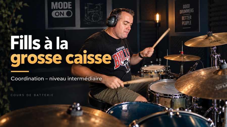 Batteur jouant des fills à la grosse caisse dans un cours de coordination batterie de niveau intermédiaire